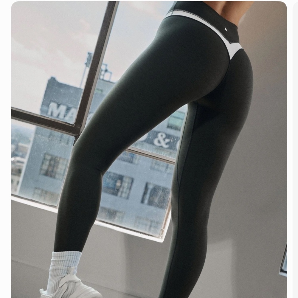 Vitality daydream tuxedo leggings - sold out online never worn